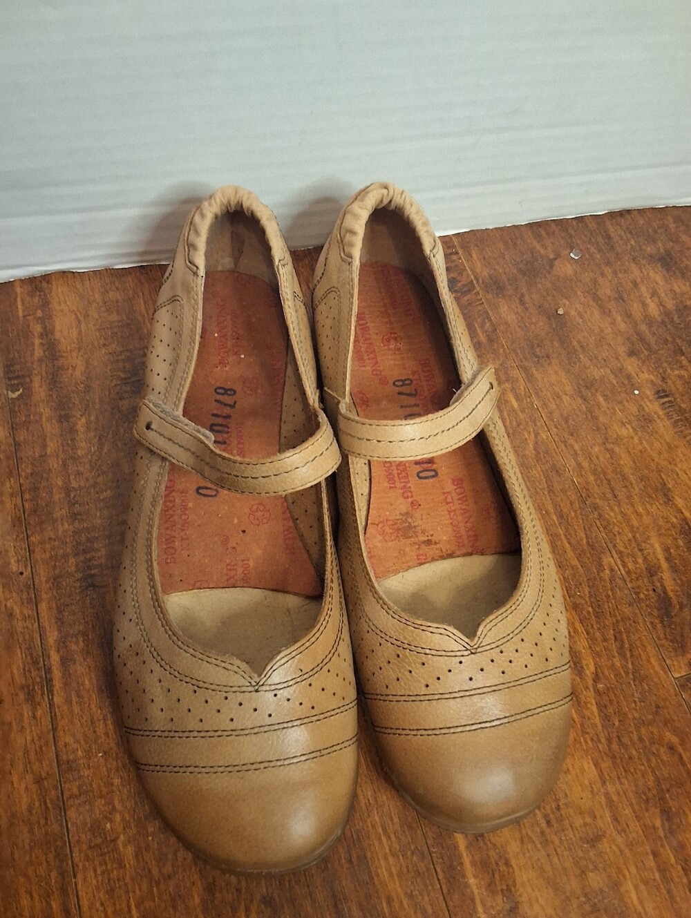 Taos Tan Transit Leather Mary Jane Flats Perforated Comfort Shoes Women’s 10 - Picture 2 of 12